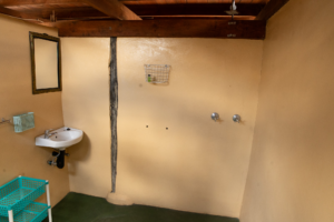 Chalet 4 private bathroom with shower