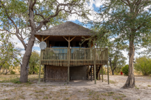 Spacious 95 m² Chalet with Lake & Landmark Views